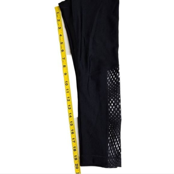 Under Armour black crop midrise heat gear compression legging XS - Picture 8 of 8
